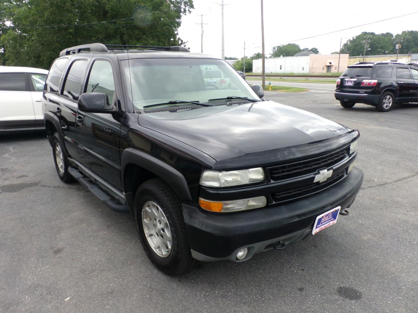 2003 Black Chevrolet Tahoe 4WD (1GNEK13Z63R) with an 5.3L V8 OHV 16V FFV engine, 4-Speed Automatic Overdrive transmission, located at 5700 Curlew Drive, Norfolk, VA, 23502, (757) 455-6330, 36.841885, -76.209412 - Photo#4